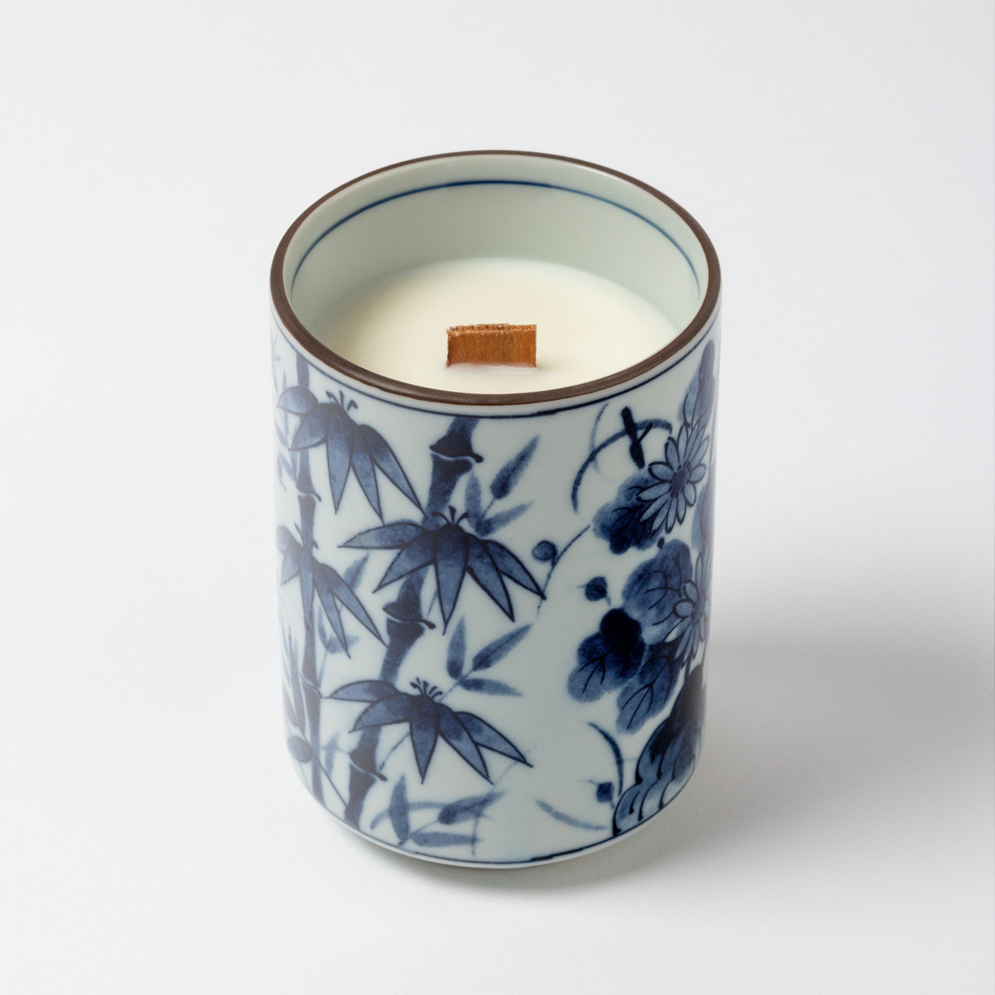 Mori pattern Japanese Yutori Scent Candle with wooden wick, hand poured lacquer ware tea cup